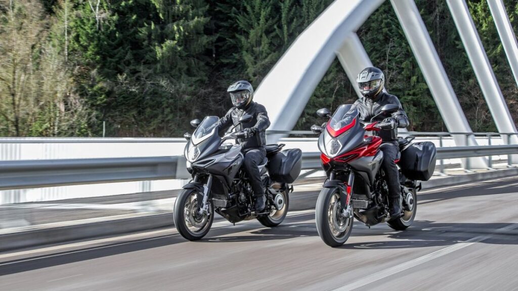 A kezdő motorosok 11 hibája, amit a legjobb lenne elkerülni 7 mv agusta turismo veloce 800 press images riding s 7c78