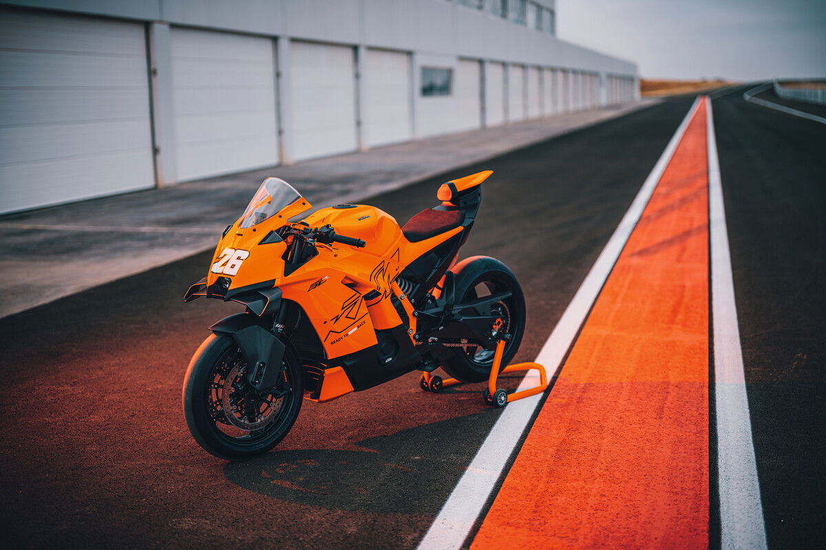 KTM bemutatja új 990 RC R szupersport modellt! 1 KTM bemutatja új 990 RC R szupersport modellt!