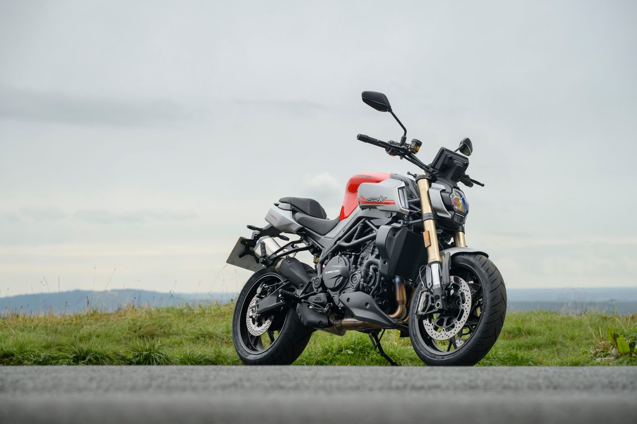 QJ Motor SRK 900: Új csoda a motorok világában!