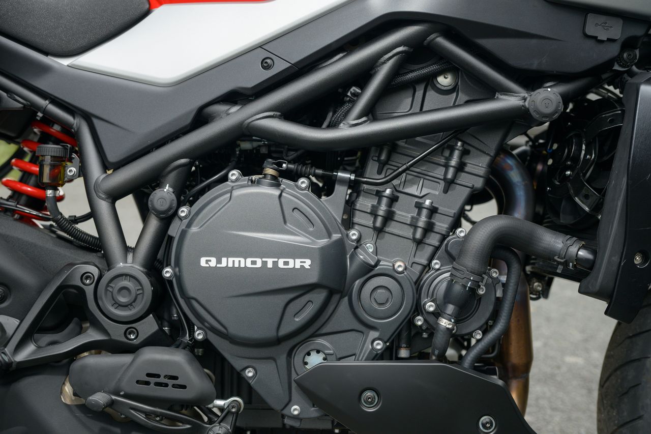 QJ Motor SRK 900: Új csoda a motorok világában! 2 QJ Motor SRK 900: Új csoda a motorok világában!