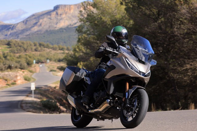 Honda új színvariációt mutat be a 2026-os NT1100-hoz!
