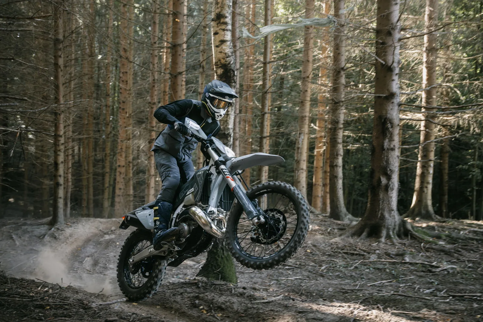 Husqvarna: Új TE 300 és FE 350 Pro modellek részletei! 2 Husqvarna: Új TE 300 és FE 350 Pro modellek részletei!