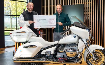 Pápa Leo aláírásával ellátott BMW R18 Transcontinental új otthonra lelt!