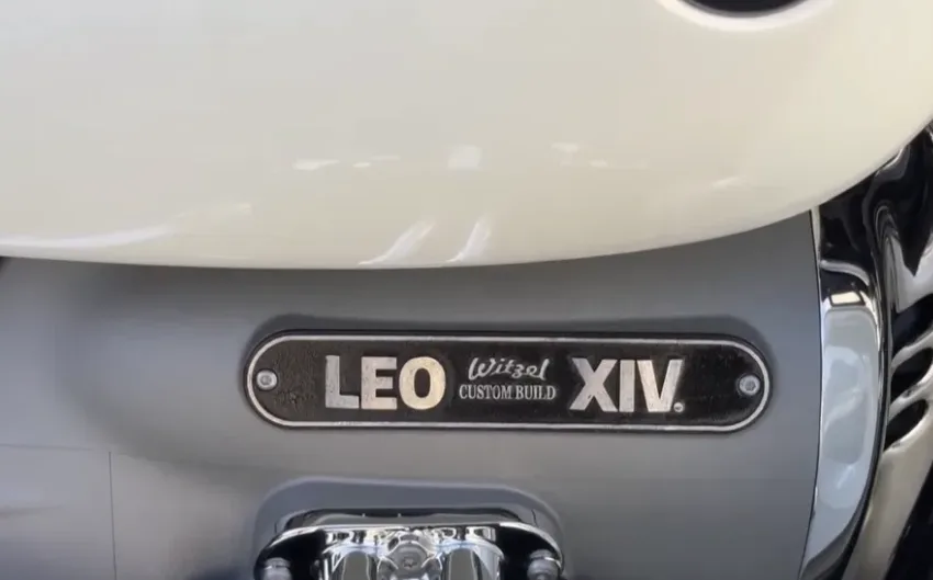 Pápa Leo aláírásával ellátott BMW R18 Transcontinental új otthonra lelt! 1 Pápa Leo aláírásával ellátott BMW R18 Transcontinental új otthonra lelt!