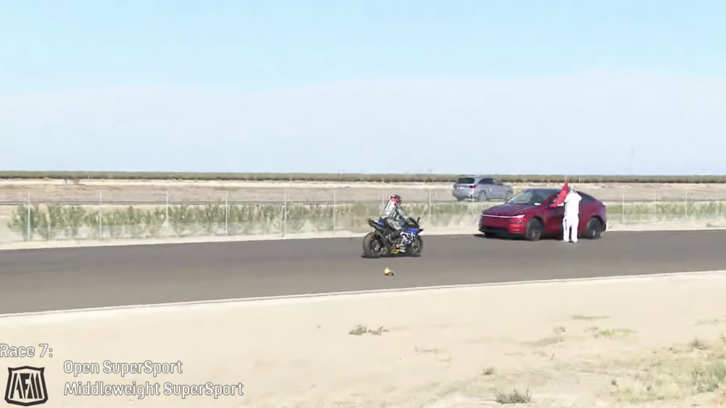 Tesla sofőr behajt a Buttonwillow Raceway-re az AFM Supersport versenyen! 4 img 1407