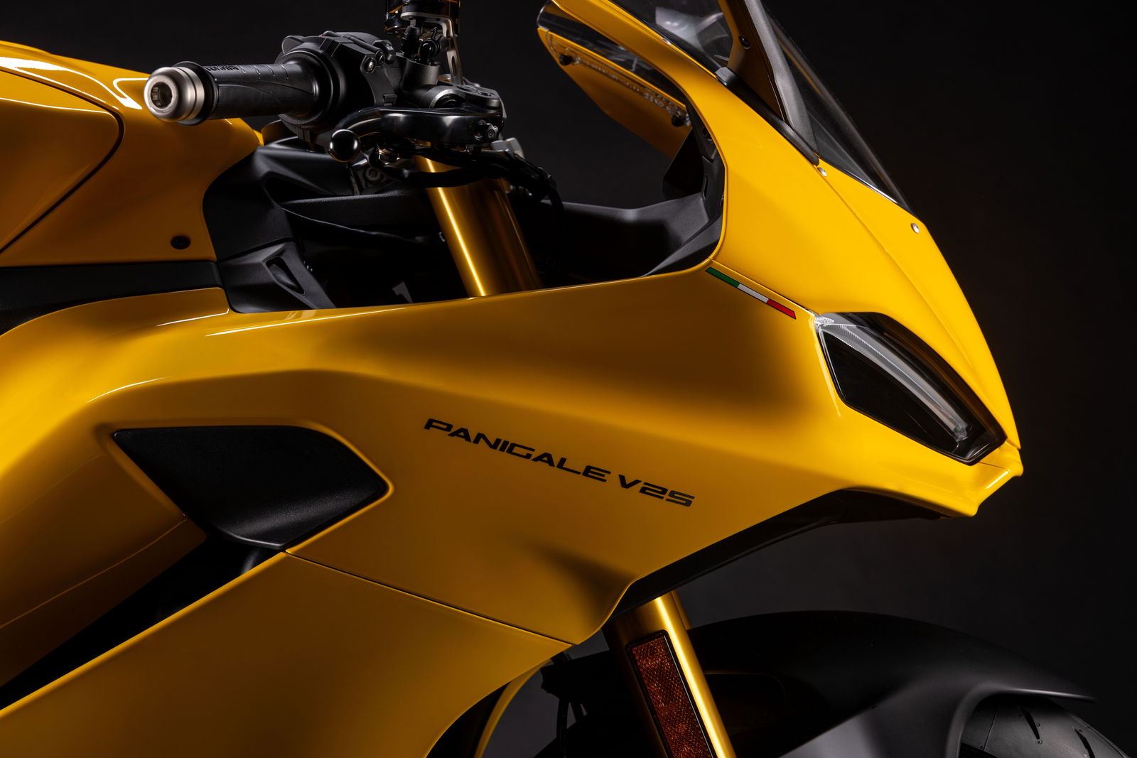 Ducati: Megérkezett a sárga 2026-os Panigale V2 S! 1 Ducati: Megérkezett a sárga 2026-os Panigale V2 S!