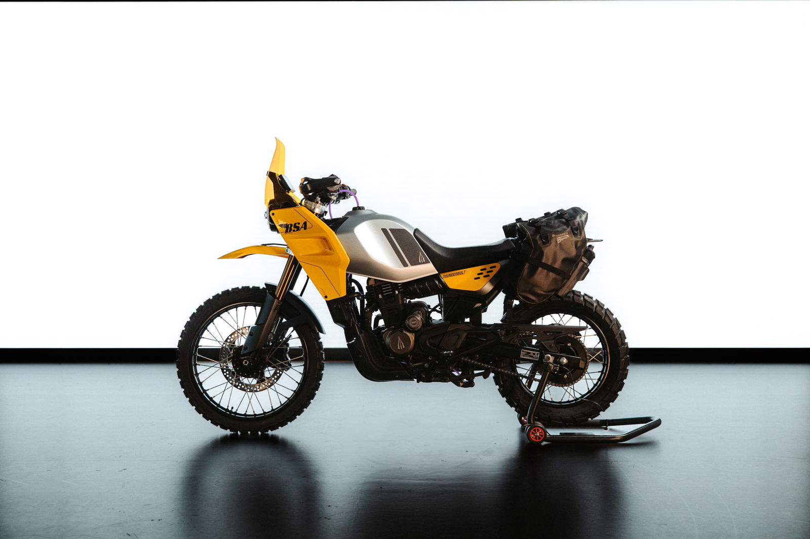 BSA bemutatja: Thunderbolt kalandmotor! 1 BSA bemutatja: Thunderbolt kalandmotor!