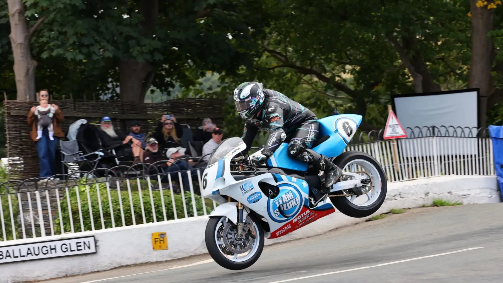 Michael Dunlop Suzuki GSX-R750-gyel aratott kettős sikert 2 Michael Dunlop Suzuki GSX-R750-gyel aratott kettős sikert