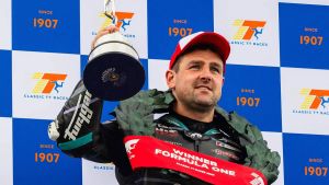 Michael Dunlop: Klasszikus TT triplázás Senior győzelemmel