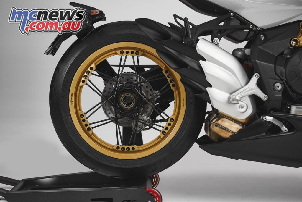 MV Agusta Superveloce frissítve 2021-re 4 6447e3f1 2021 MV Agusta Superveloce S 19